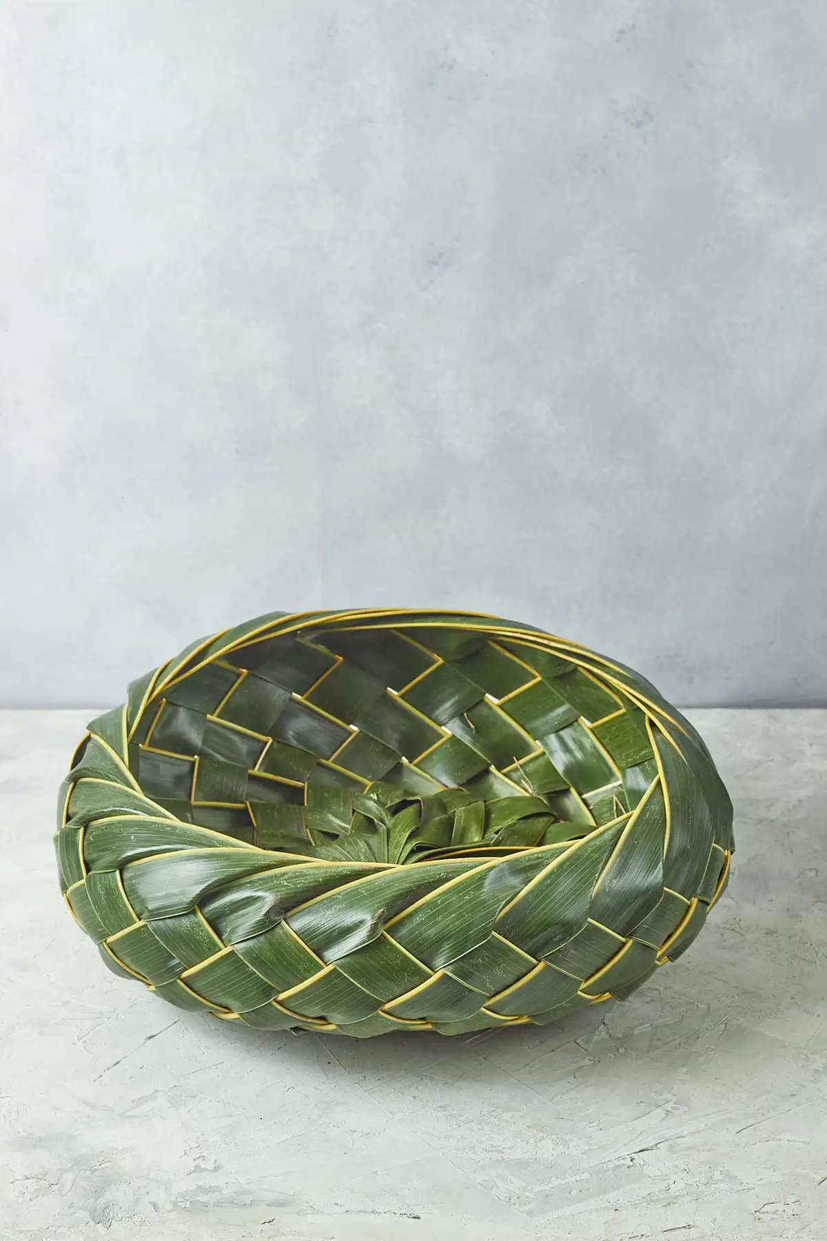 Round Woven Leaf Basket - Image 4