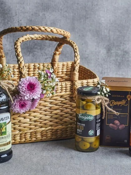 Mediterranean hamper with chocolate